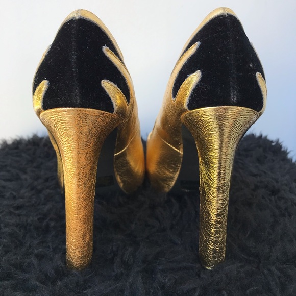 SALE! 
Vintage Style Pumps - Picture 4 of 5